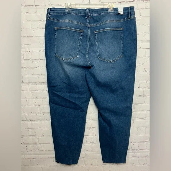 Good American Always Fits Good Legs Crop 28-32 - Picture 6 of 15